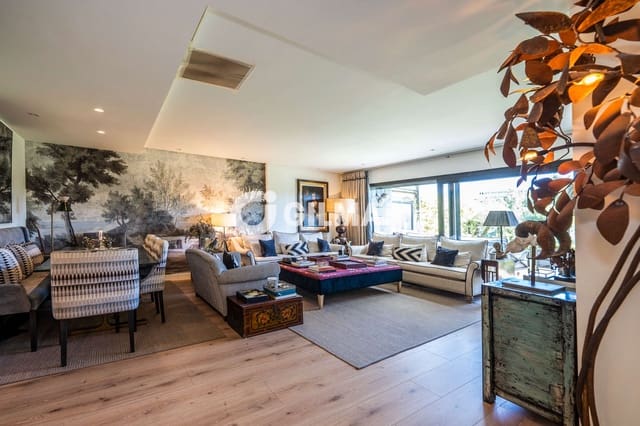 5 bedroom Flat for sale in Valdefuentes, Madrid city with pool garage - € 1,810,000 (Ref: 10073283)