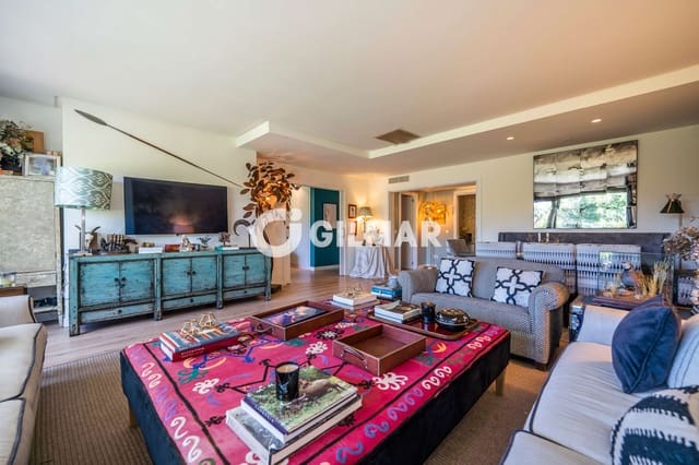 5 bedroom Flat for sale in Valdefuentes, Madrid city with pool garage - € 1,810,000 (Ref: 10073283)