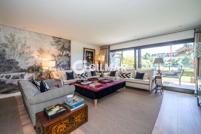 5 bedroom Flat for sale in Valdefuentes, Madrid city with pool garage - € 1,810,000 (Ref: 10073283)