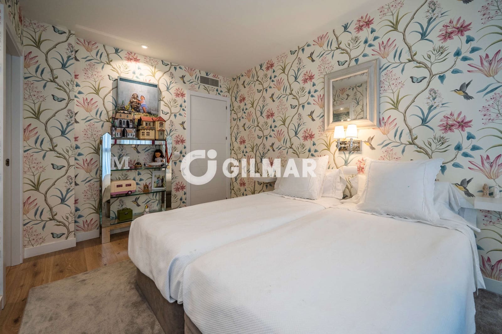 5 bedroom Flat for sale in Madrid city with pool garage - € 1,810,000 (Ref: 10073283)