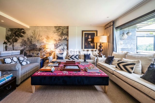 5 bedroom Flat for sale in Valdefuentes, Madrid city with pool garage - € 1,810,000 (Ref: 10073283)