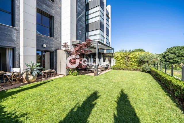 5 bedroom Flat for sale in Valdefuentes, Madrid city with pool garage - € 1,810,000 (Ref: 10073283)