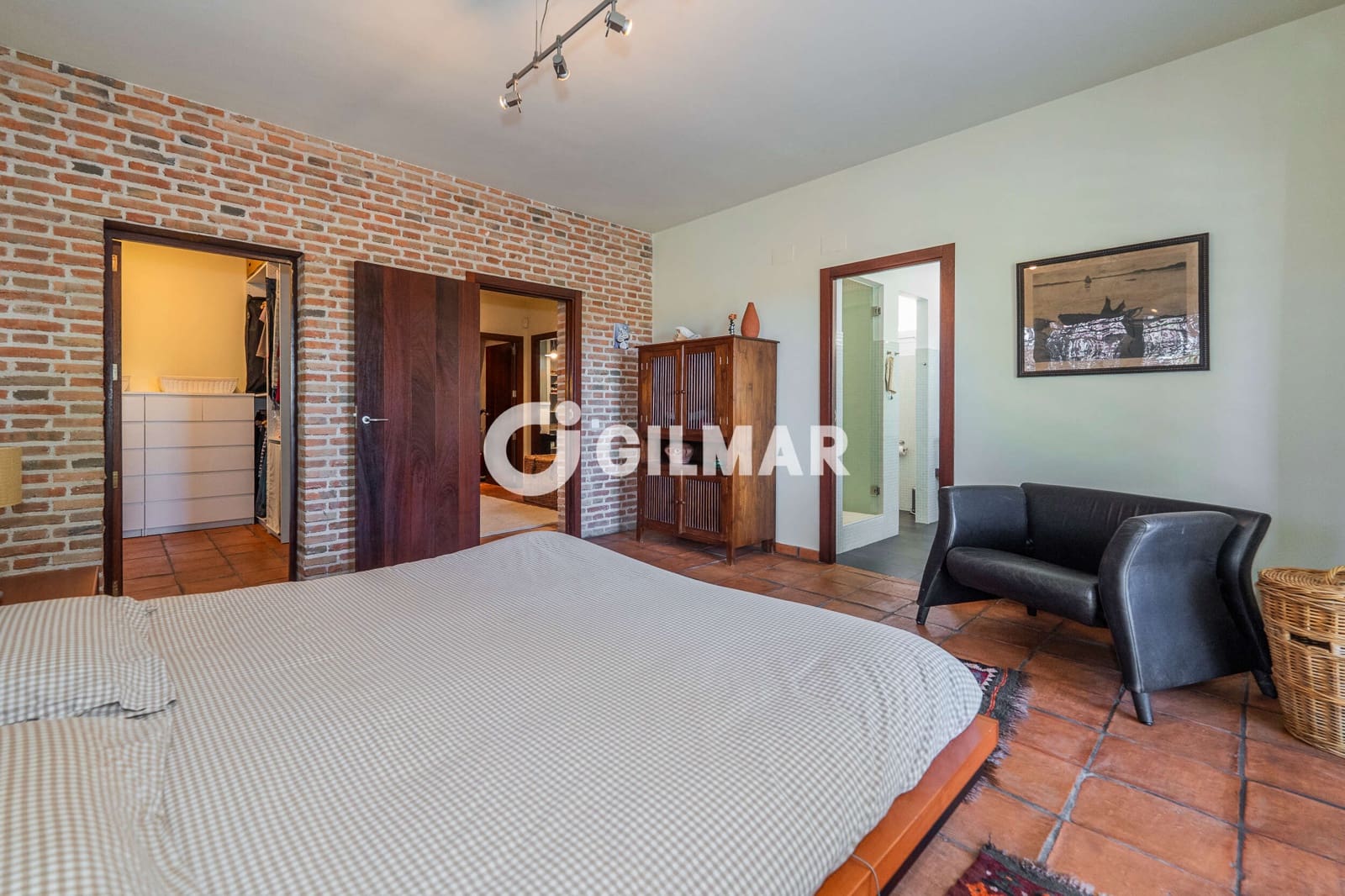 5 bedroom Villa for sale in El Casar with pool - € 780,000 (Ref: 10078805)
