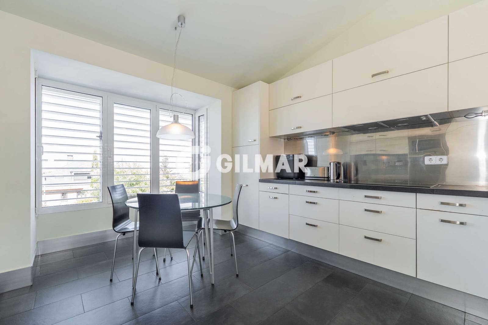 5 bedroom Villa for sale in El Casar with pool - € 780,000 (Ref: 10078805)