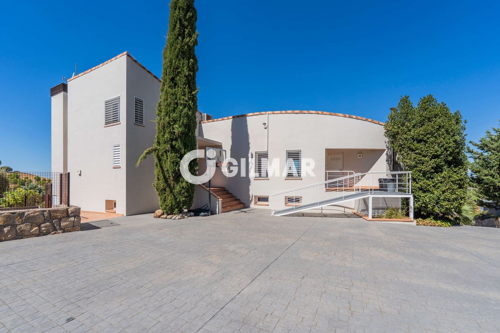 5 bedroom Villa for sale in El Casar with pool - € 780,000 (Ref: 10078805)