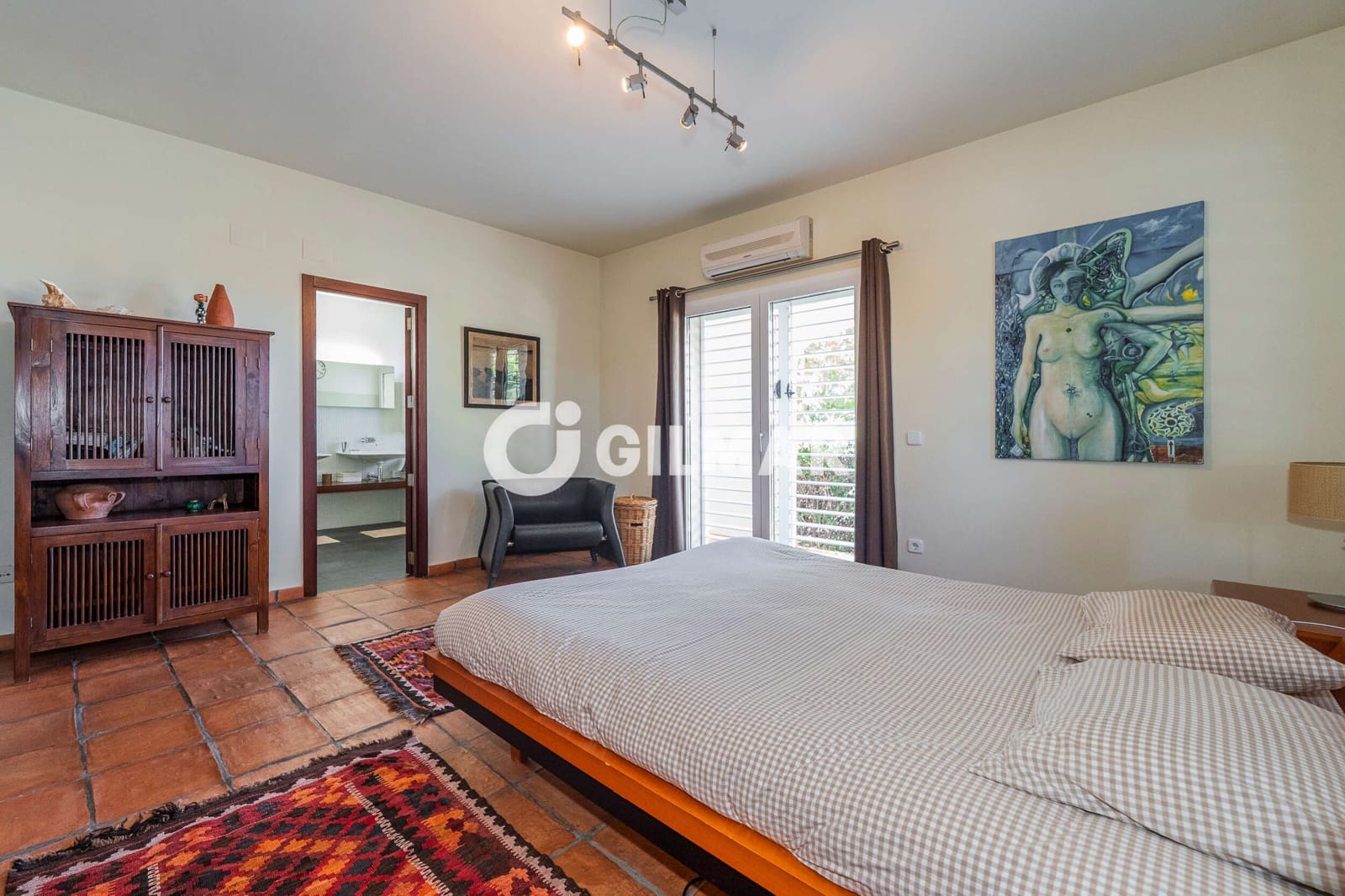 5 bedroom Villa for sale in El Casar with pool - € 780,000 (Ref: 10078805)