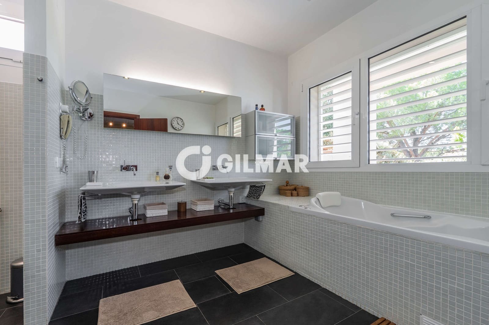 5 bedroom Villa for sale in El Casar with pool - € 780,000 (Ref: 10078805)