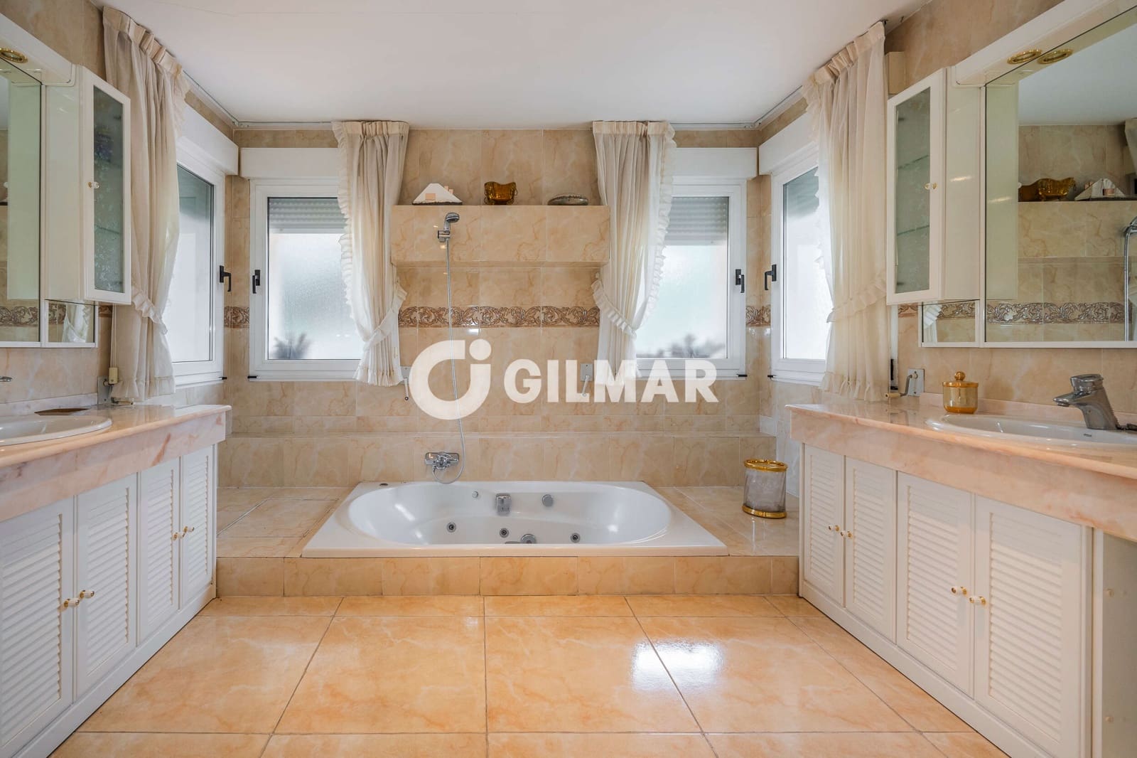 8 quarto Moradia para venda em San Sebastian de los Reyes com piscina garagem - 2 450 000 € (Ref: 10078806)