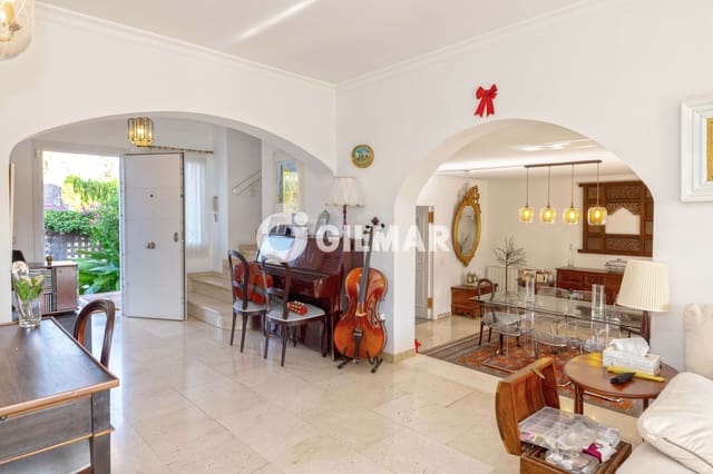 5 bedroom Villa for sale in La Merced, Marbella with pool garage - € 1,400,000 (Ref: 10079973)