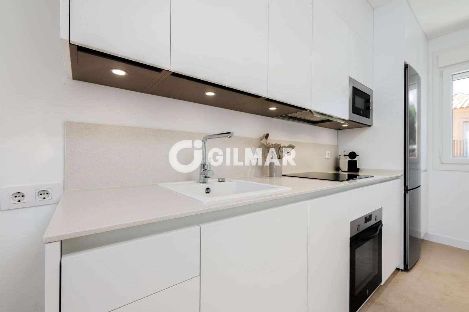 2 bedroom Flat for sale in La Barrosa with pool garage - € 530,000 (Ref: 10085241)