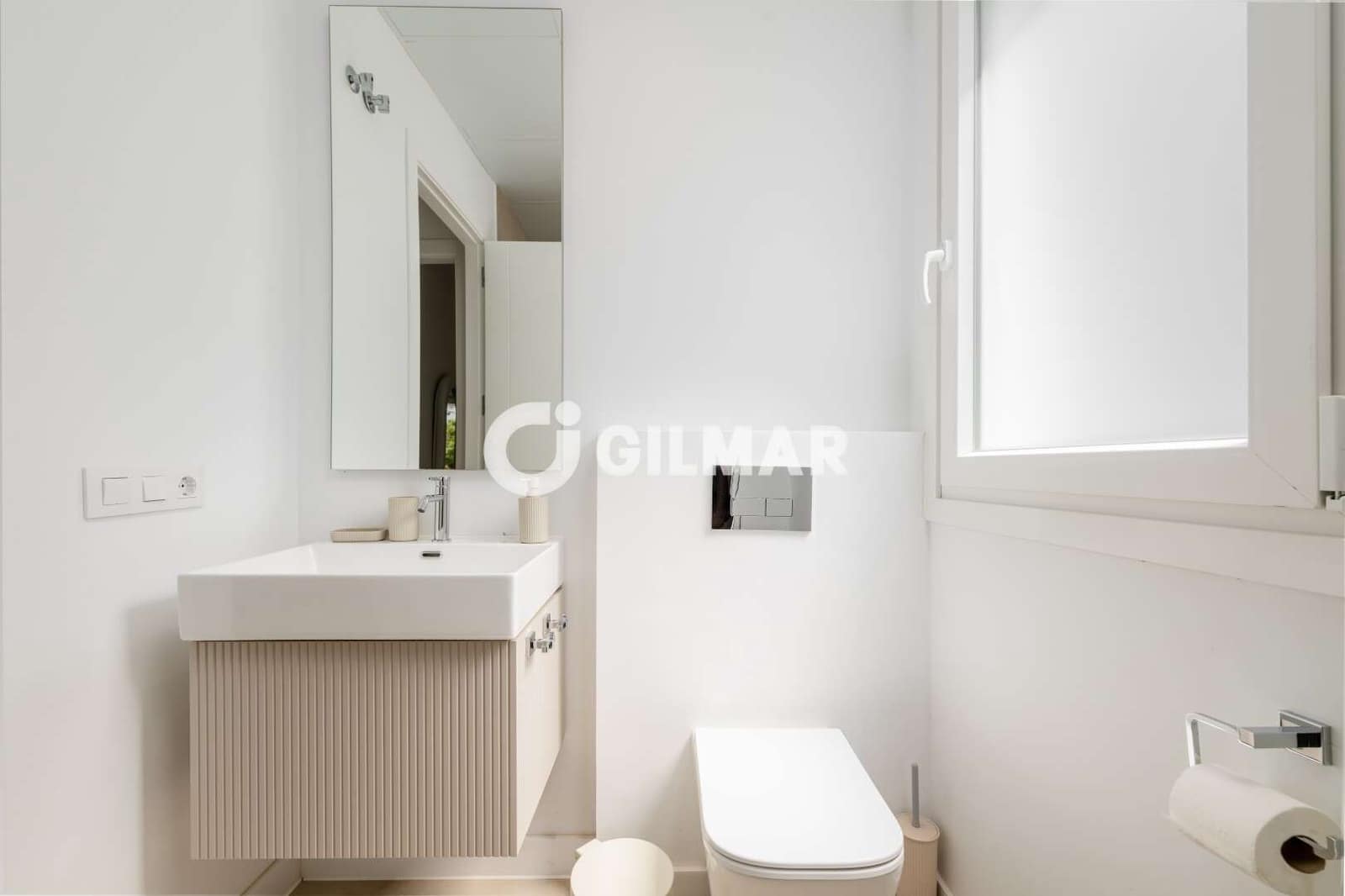 2 bedroom Flat for sale in La Barrosa with pool garage - € 530,000 (Ref: 10085241)