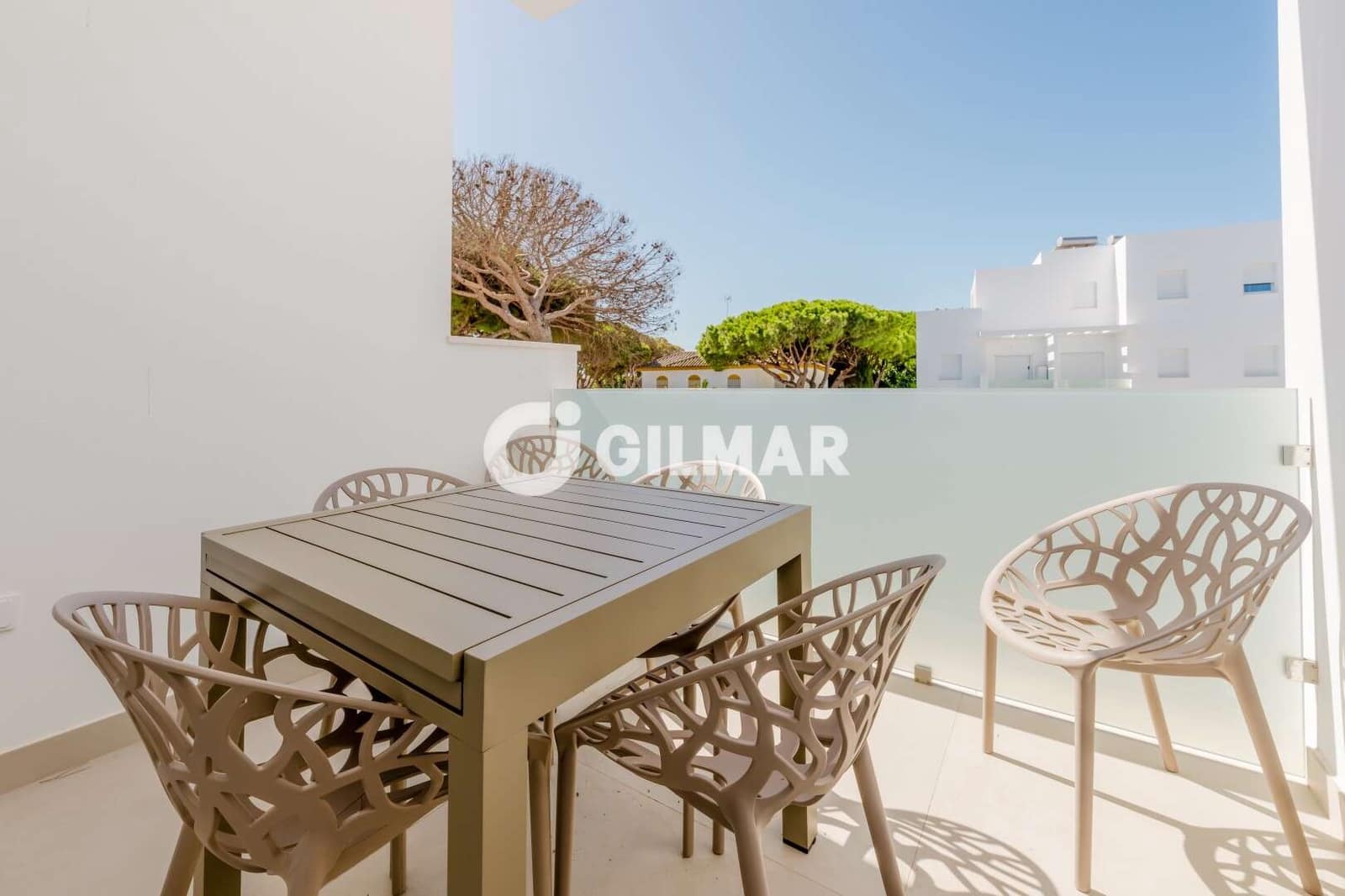 2 bedroom Flat for sale in La Barrosa with pool garage - € 530,000 (Ref: 10085241)