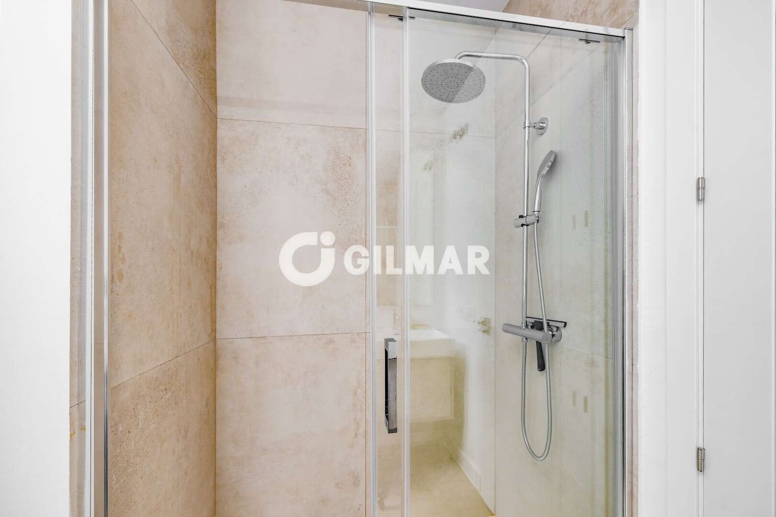 2 bedroom Flat for sale in La Barrosa with pool garage - € 530,000 (Ref: 10085241)