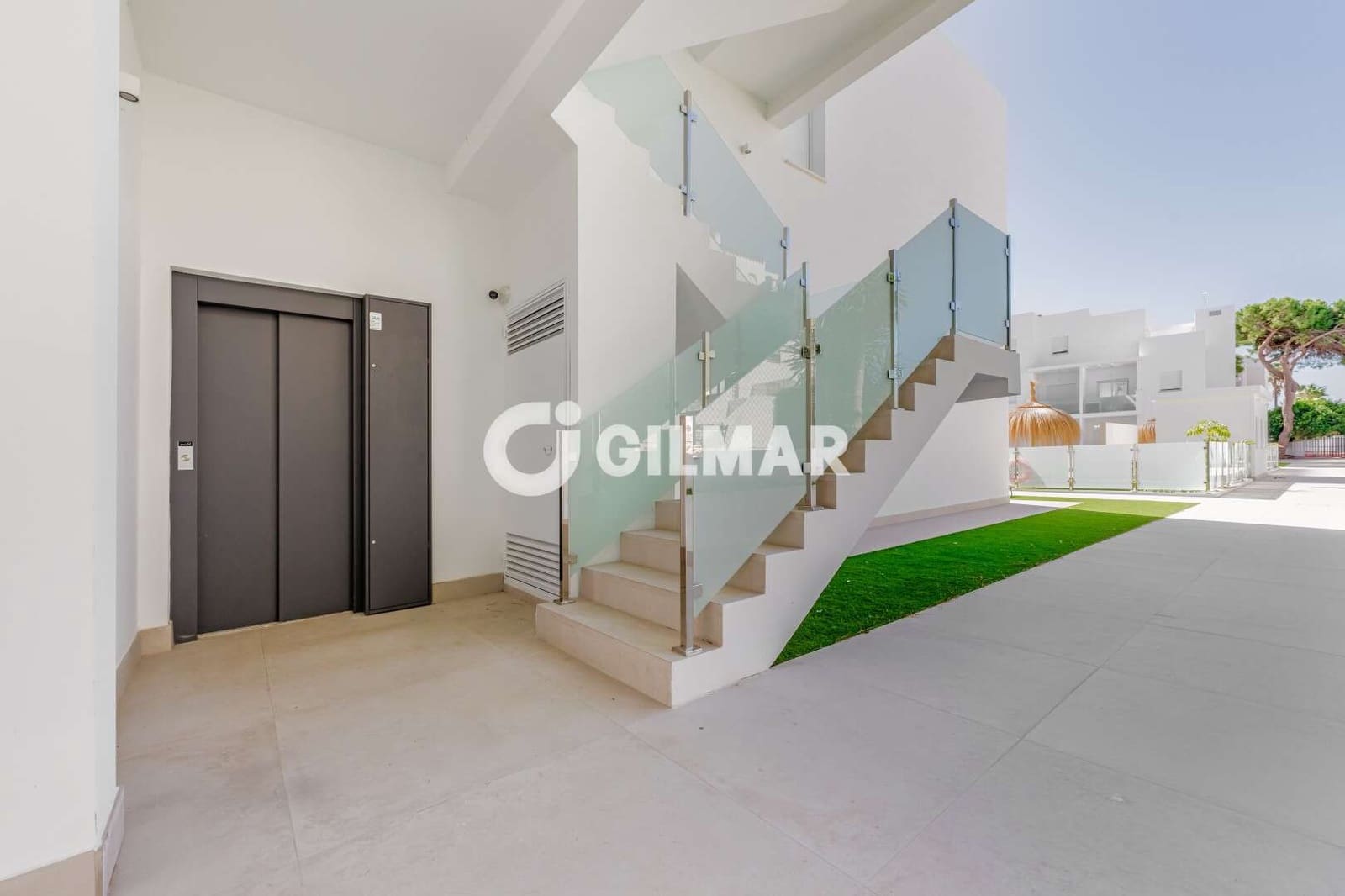2 bedroom Flat for sale in La Barrosa with pool garage - € 530,000 (Ref: 10085241)