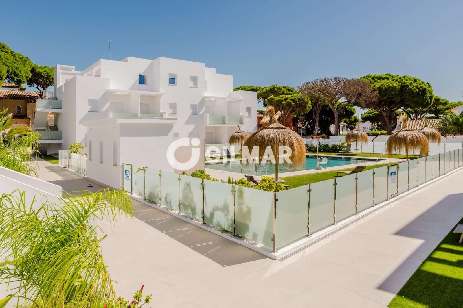 2 bedroom Flat for sale in La Barrosa with pool garage - € 530,000 (Ref: 10085241)