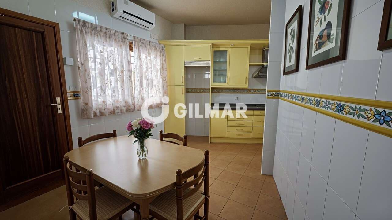 Pareado de 9 habitaciones en Guía de Isora en venta con garaje - 450.000 € (Ref: 10085245)