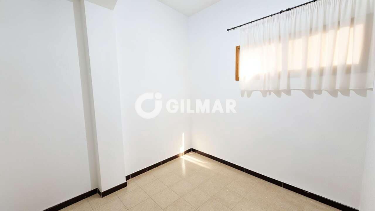 Pareado de 9 habitaciones en Guía de Isora en venta con garaje - 450.000 € (Ref: 10085245)