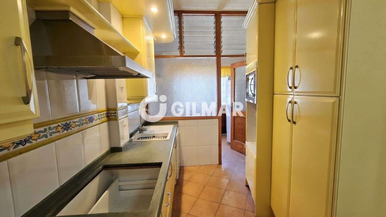 Pareado de 9 habitaciones en Guía de Isora en venta con garaje - 450.000 € (Ref: 10085245)