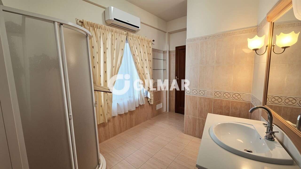 Pareado de 9 habitaciones en Guía de Isora en venta con garaje - 450.000 € (Ref: 10085245)