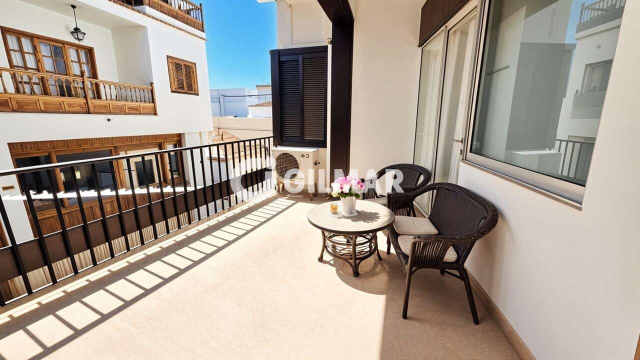 Pareado de 9 habitaciones en Guía de Isora en venta con garaje - 450.000 € (Ref: 10085245)