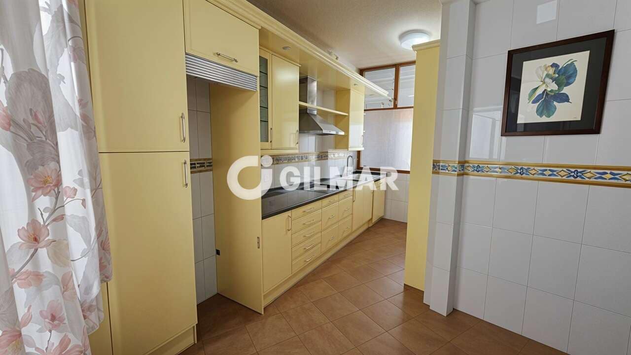 Pareado de 9 habitaciones en Guía de Isora en venta con garaje - 450.000 € (Ref: 10085245)