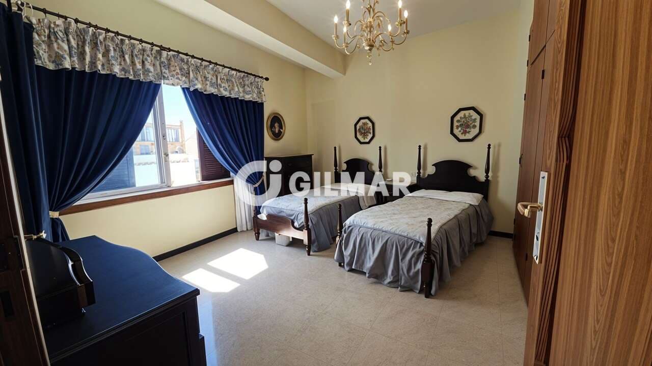 Pareado de 9 habitaciones en Guía de Isora en venta con garaje - 450.000 € (Ref: 10085245)