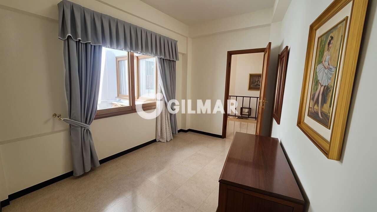 Pareado de 9 habitaciones en Guía de Isora en venta con garaje - 450.000 € (Ref: 10085245)
