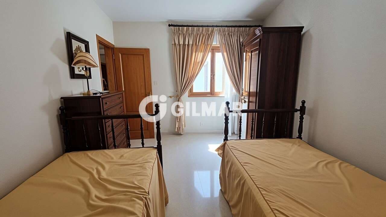 Pareado de 9 habitaciones en Guía de Isora en venta con garaje - 450.000 € (Ref: 10085245)