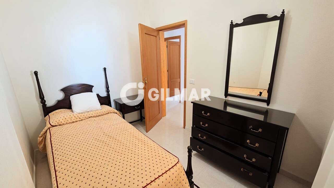 Pareado de 9 habitaciones en Guía de Isora en venta con garaje - 450.000 € (Ref: 10085245)