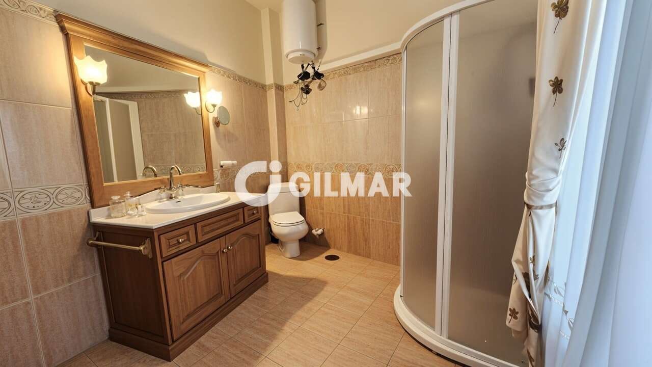 Pareado de 9 habitaciones en Guía de Isora en venta con garaje - 450.000 € (Ref: 10085245)