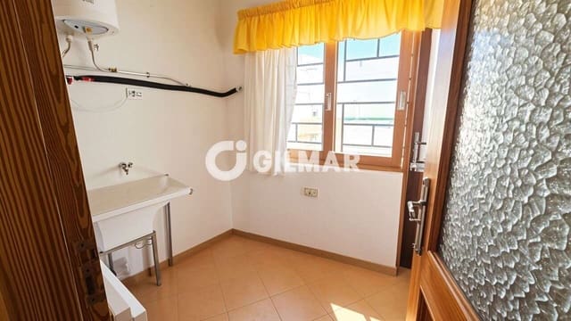 Pareado de 9 habitaciones en Guía de Isora en venta con garaje - 450.000 € (Ref: 10085245)