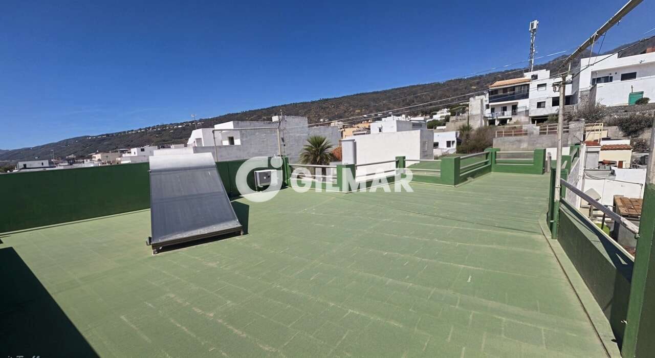 Pareado de 9 habitaciones en Guía de Isora en venta con garaje - 450.000 € (Ref: 10085245)