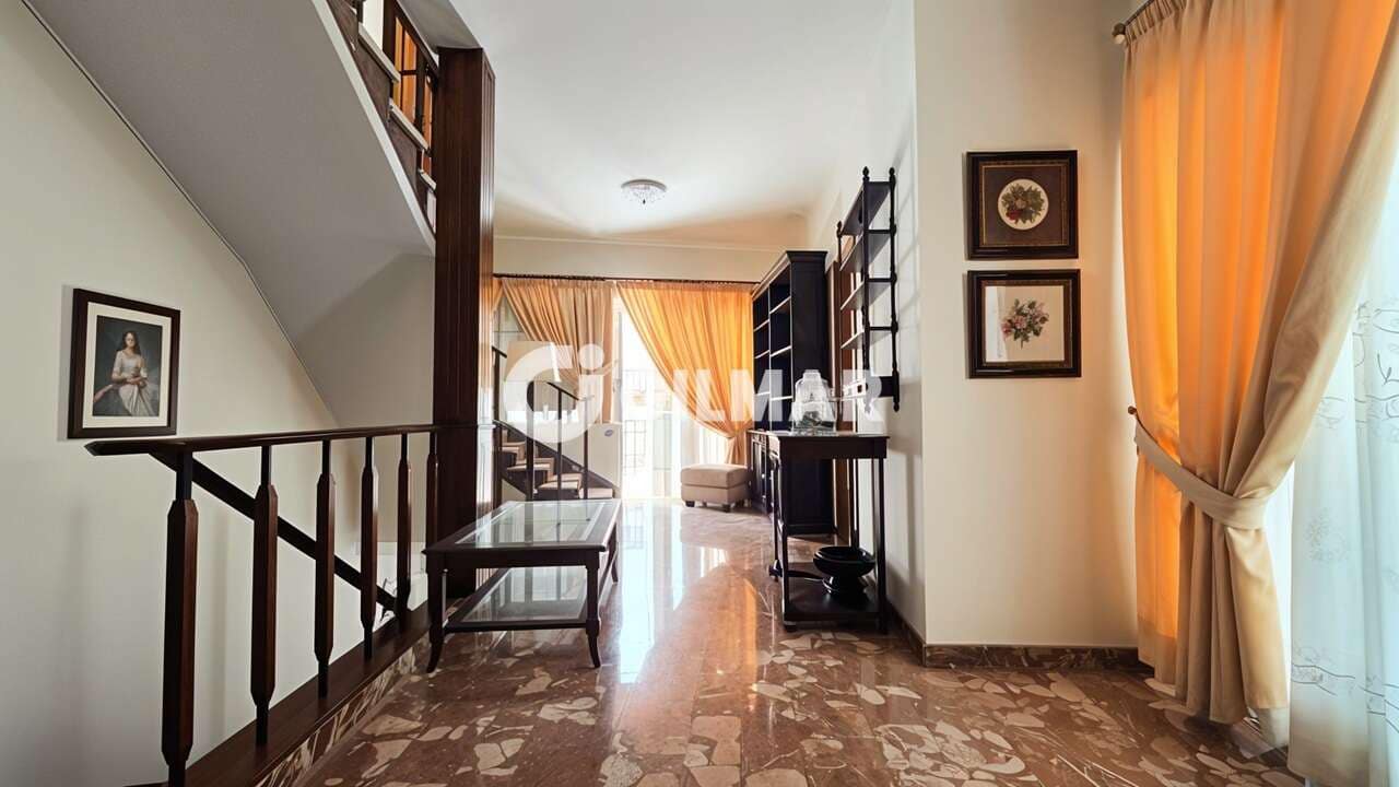 Pareado de 9 habitaciones en Guía de Isora en venta con garaje - 450.000 € (Ref: 10085245)