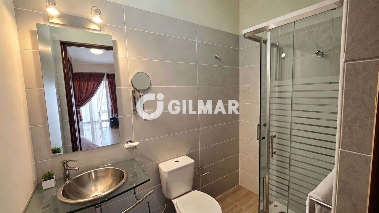 Pareado de 9 habitaciones en Guía de Isora en venta con garaje - 450.000 € (Ref: 10085245)