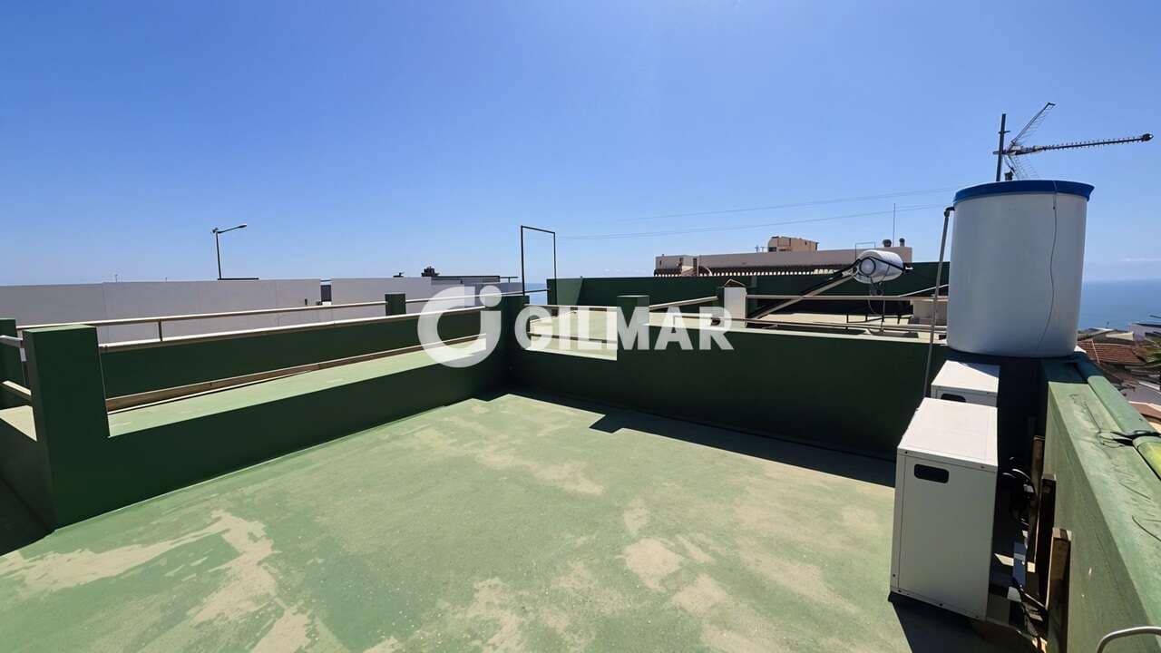 Pareado de 9 habitaciones en Guía de Isora en venta con garaje - 450.000 € (Ref: 10085245)