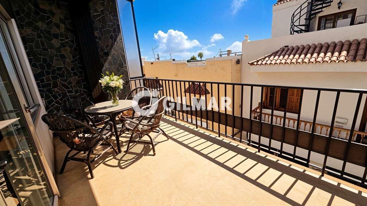 Pareado de 9 habitaciones en Guía de Isora en venta con garaje - 450.000 € (Ref: 10085245)