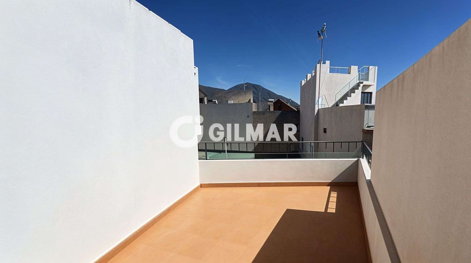 Pareado de 9 habitaciones en Guía de Isora en venta con garaje - 450.000 € (Ref: 10085245)
