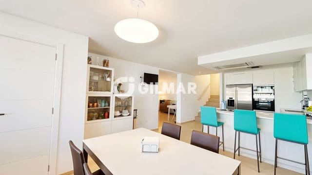 3 makuuhuone Rivitalo myytävänä paikassa San Eugenio Alto, Adeje mukana uima-altaan 
autotalli - 934 500 € (Ref: 10085246)