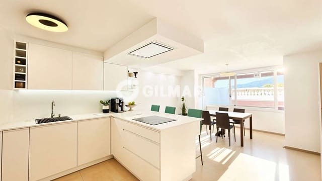 3 makuuhuone Rivitalo myytävänä paikassa San Eugenio Alto, Adeje mukana uima-altaan 
autotalli - 934 500 € (Ref: 10085246)