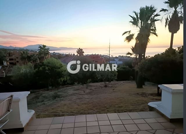3 sypialnia Willa na sprzedaż w Buenas Noches, Estepona z garażem - 1 495 000 € (Ref: 10088439)