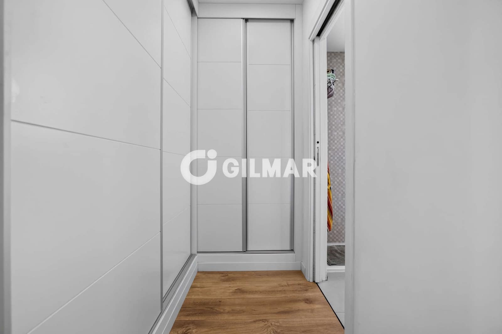 4 quarto Moradia em Banda para venda em Dos Hermanas com piscina - 439 000 € (Ref: 10088441)