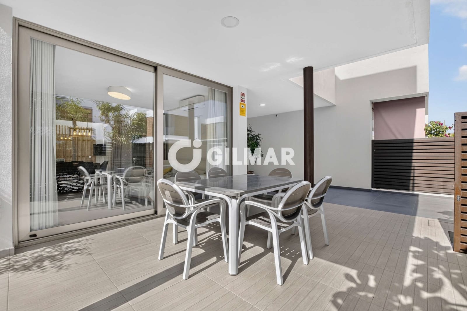 4 quarto Moradia em Banda para venda em Dos Hermanas com piscina - 439 000 € (Ref: 10088441)