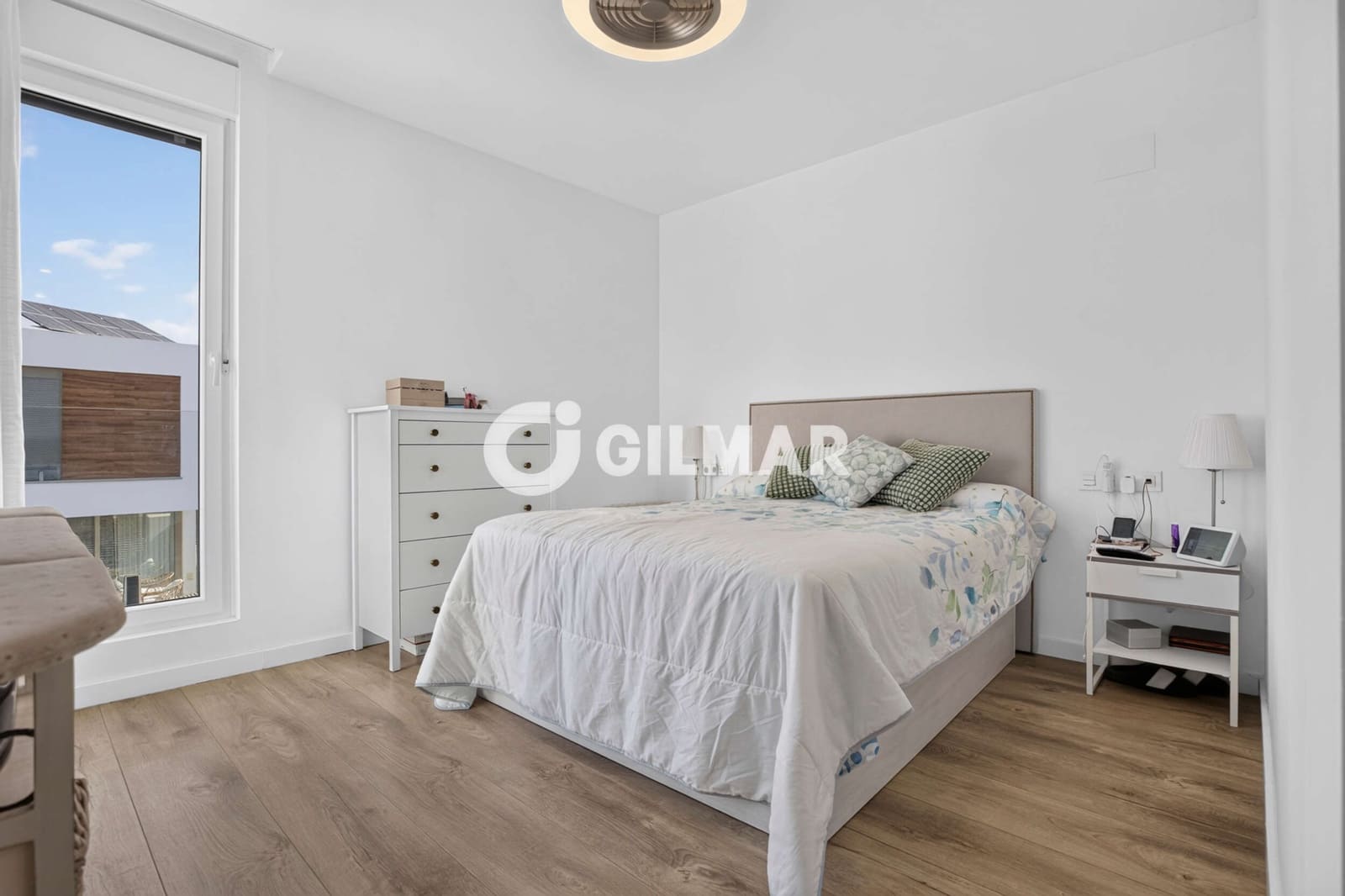4 quarto Moradia em Banda para venda em Dos Hermanas com piscina - 439 000 € (Ref: 10088441)