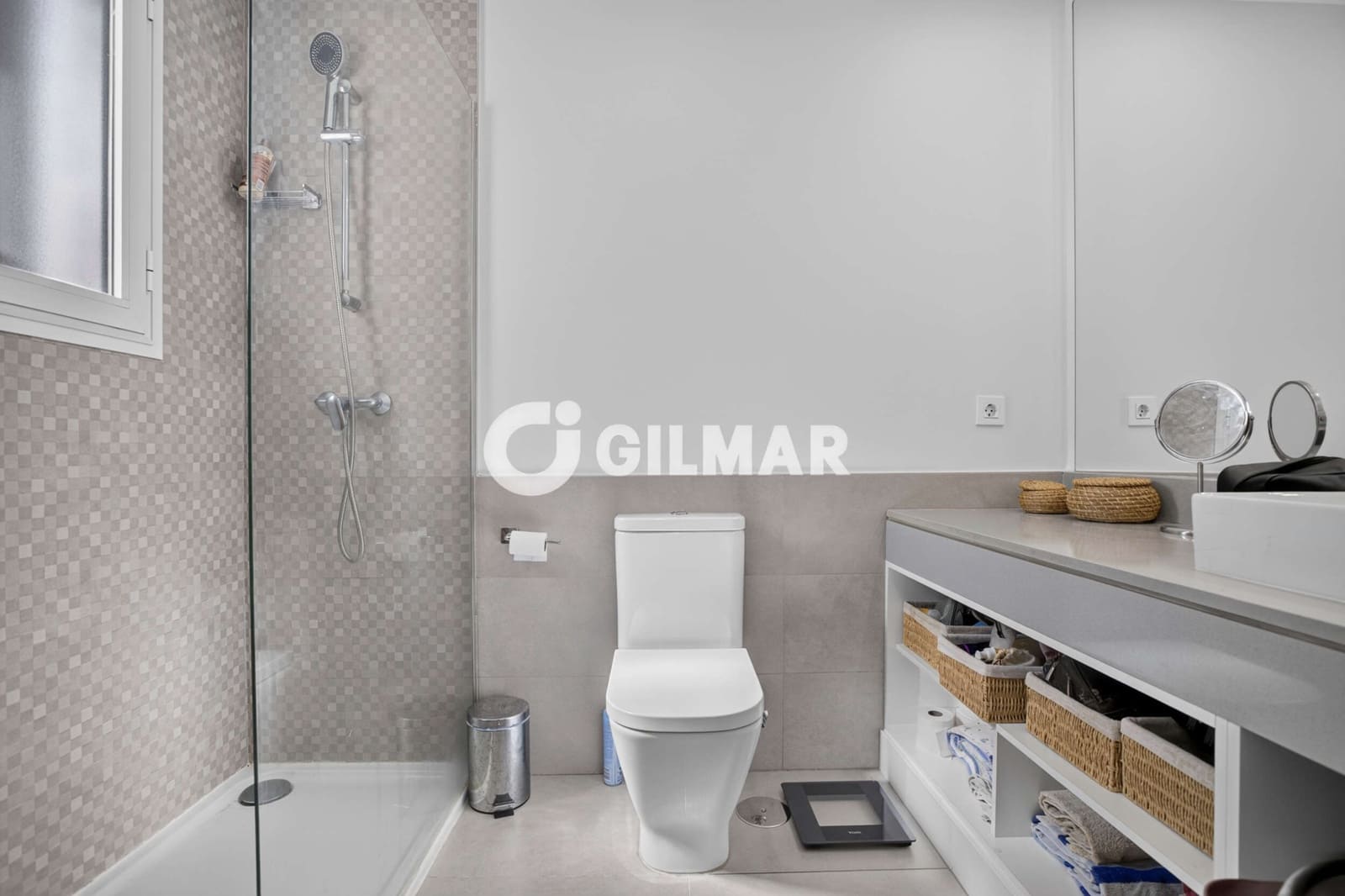 4 quarto Moradia em Banda para venda em Dos Hermanas com piscina - 439 000 € (Ref: 10088441)