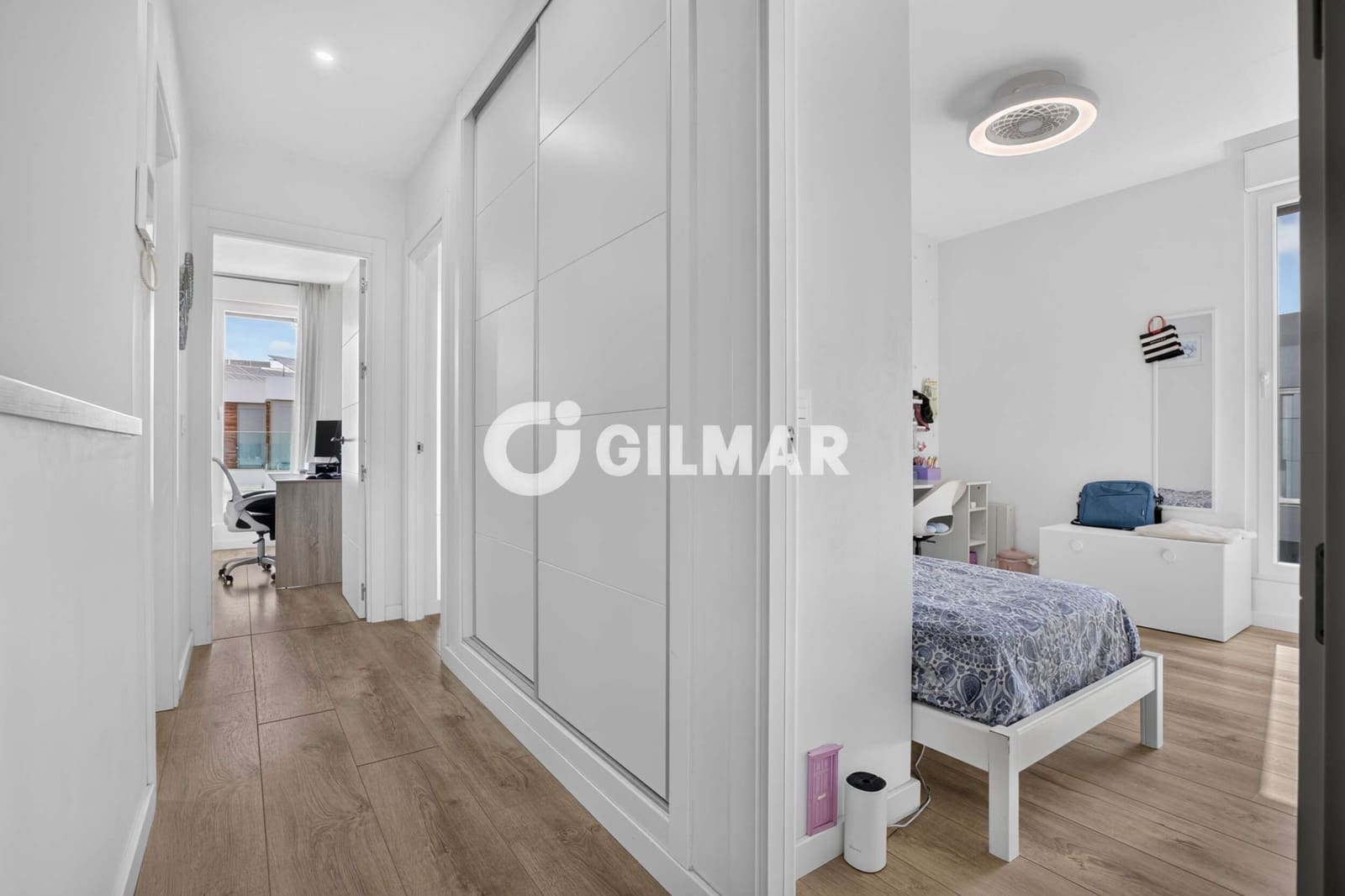 4 quarto Moradia em Banda para venda em Dos Hermanas com piscina - 439 000 € (Ref: 10088441)