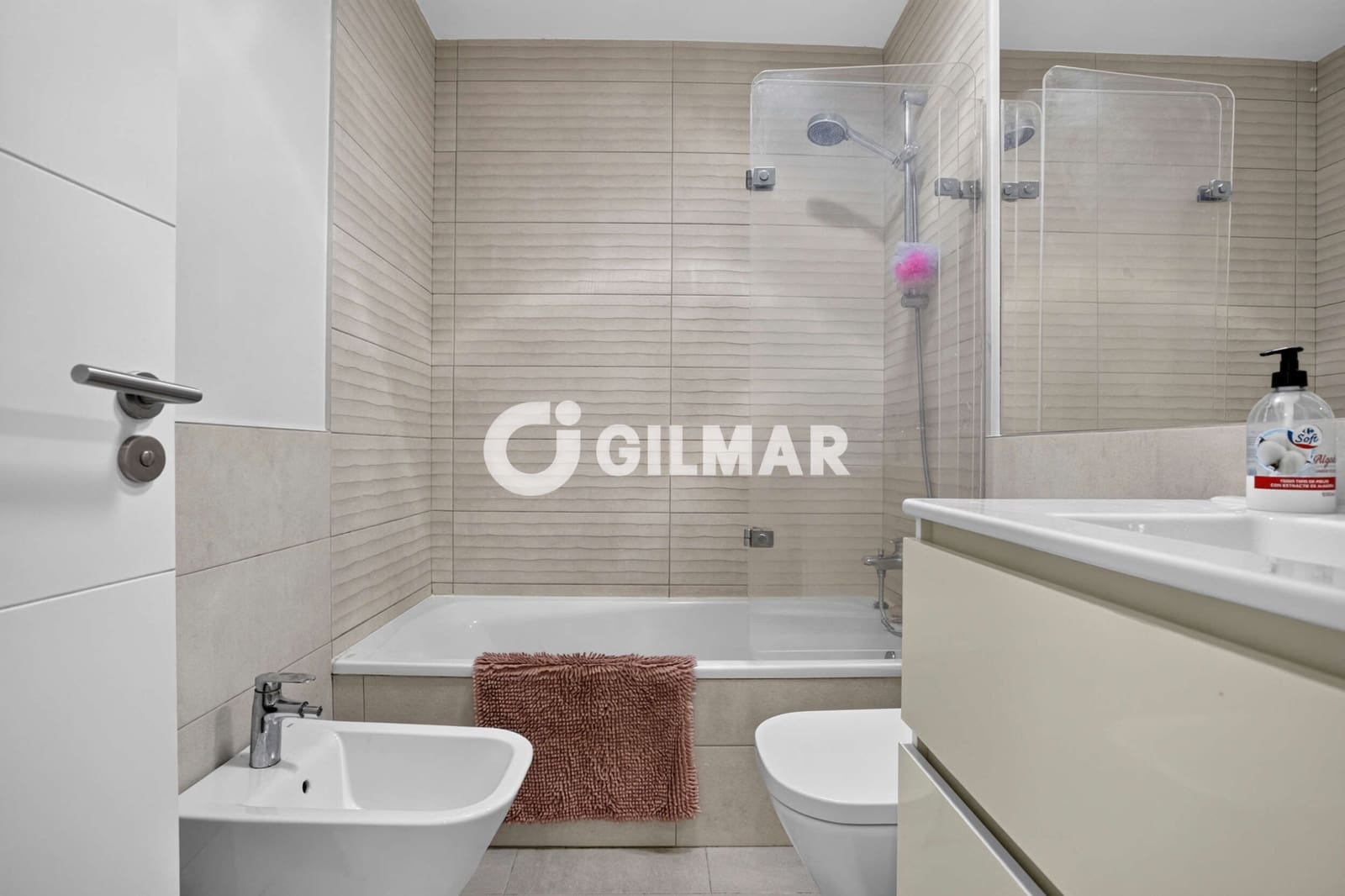 4 quarto Moradia em Banda para venda em Dos Hermanas com piscina - 439 000 € (Ref: 10088441)