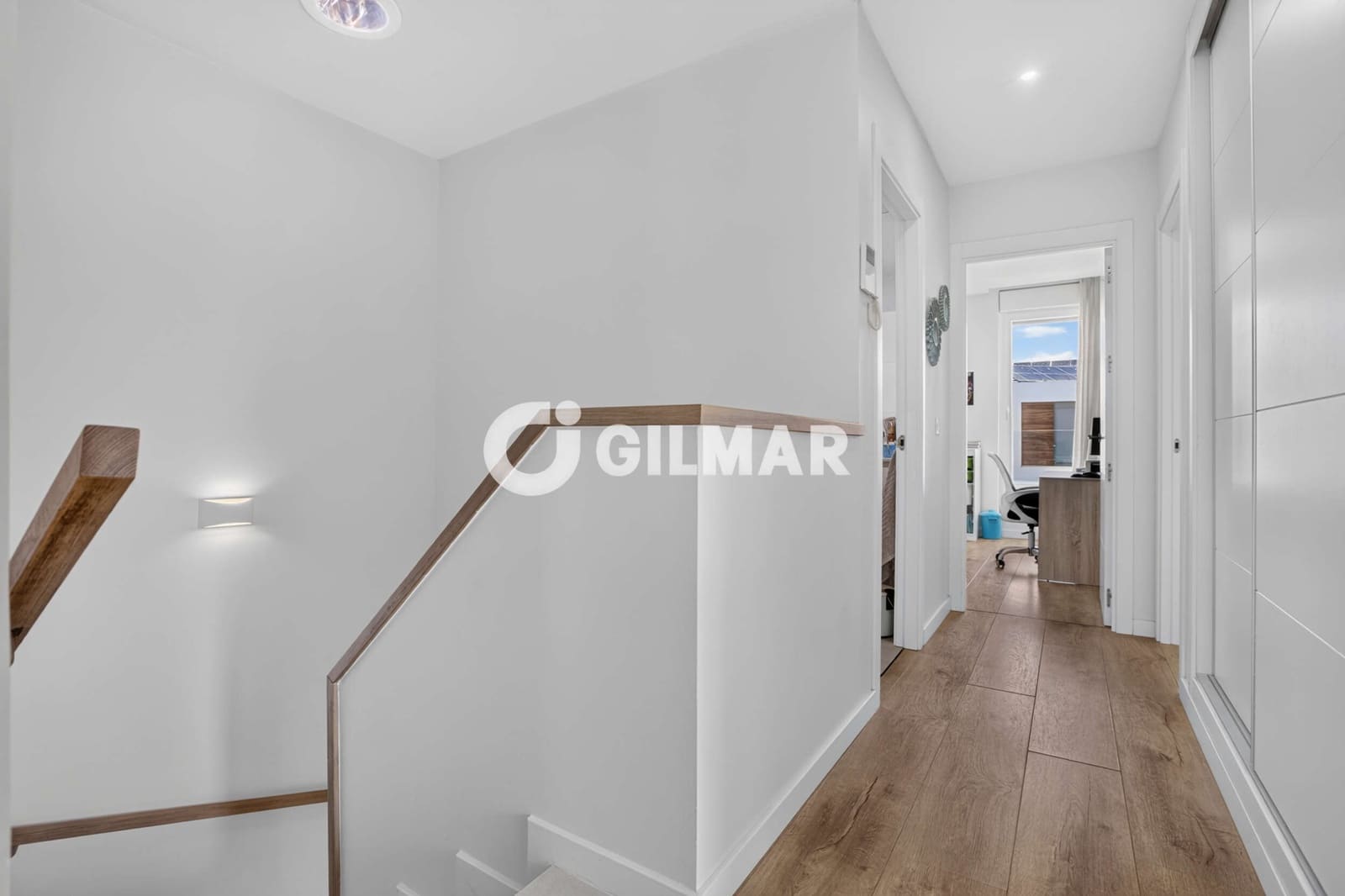4 quarto Moradia em Banda para venda em Dos Hermanas com piscina - 439 000 € (Ref: 10088441)