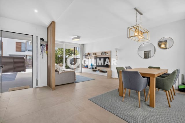 4 quarto Moradia em Banda para venda em Dos Hermanas com piscina - 439 000 € (Ref: 10088441)