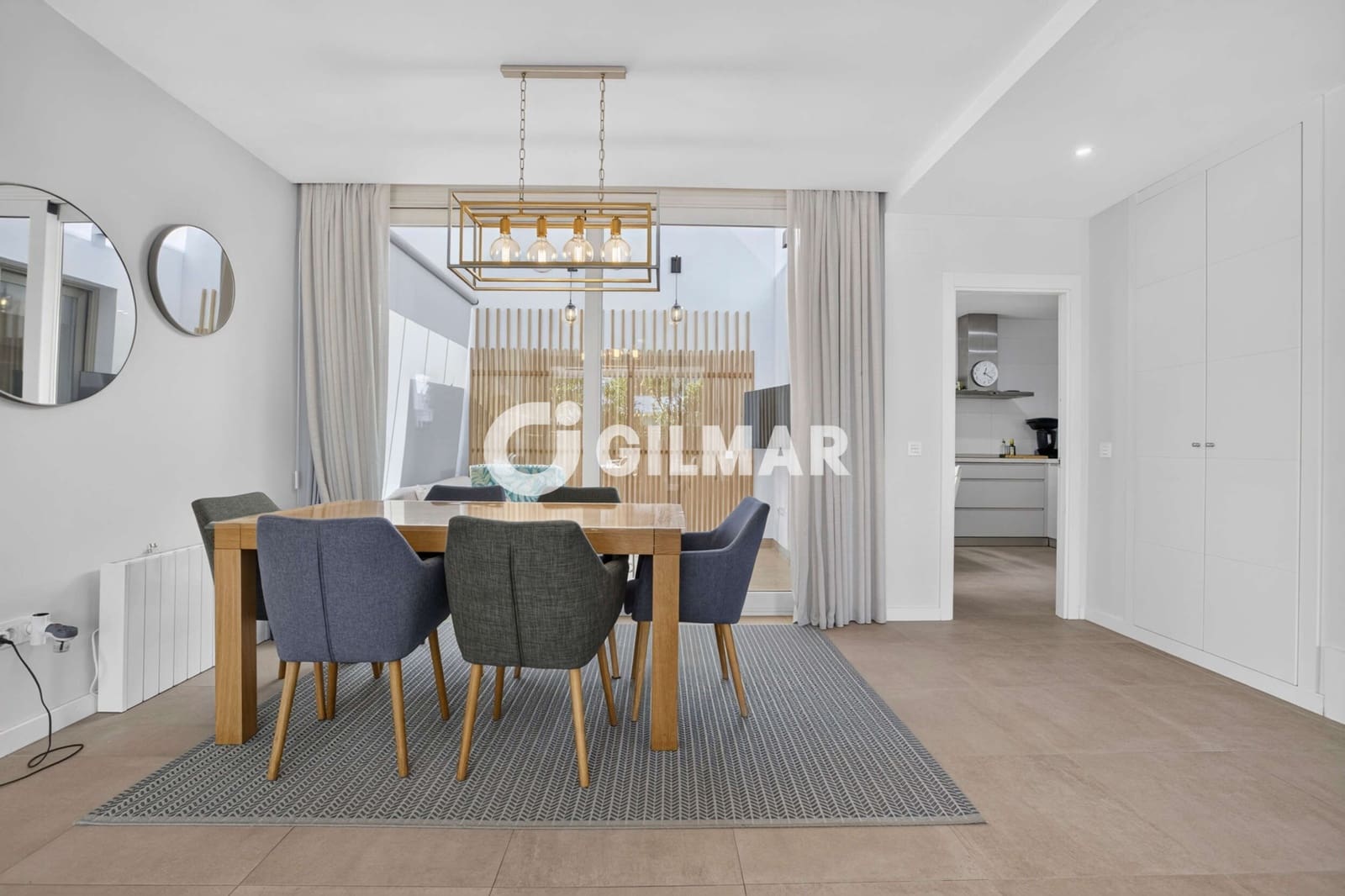 4 quarto Moradia em Banda para venda em Dos Hermanas com piscina - 439 000 € (Ref: 10088441)
