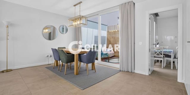 4 quarto Moradia em Banda para venda em Dos Hermanas com piscina - 439 000 € (Ref: 10088441)